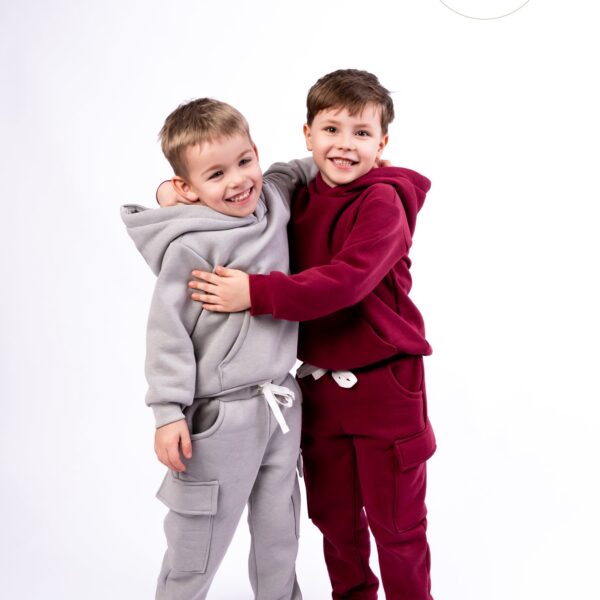 Szary dres dla chłopca - Mała wersja mnie